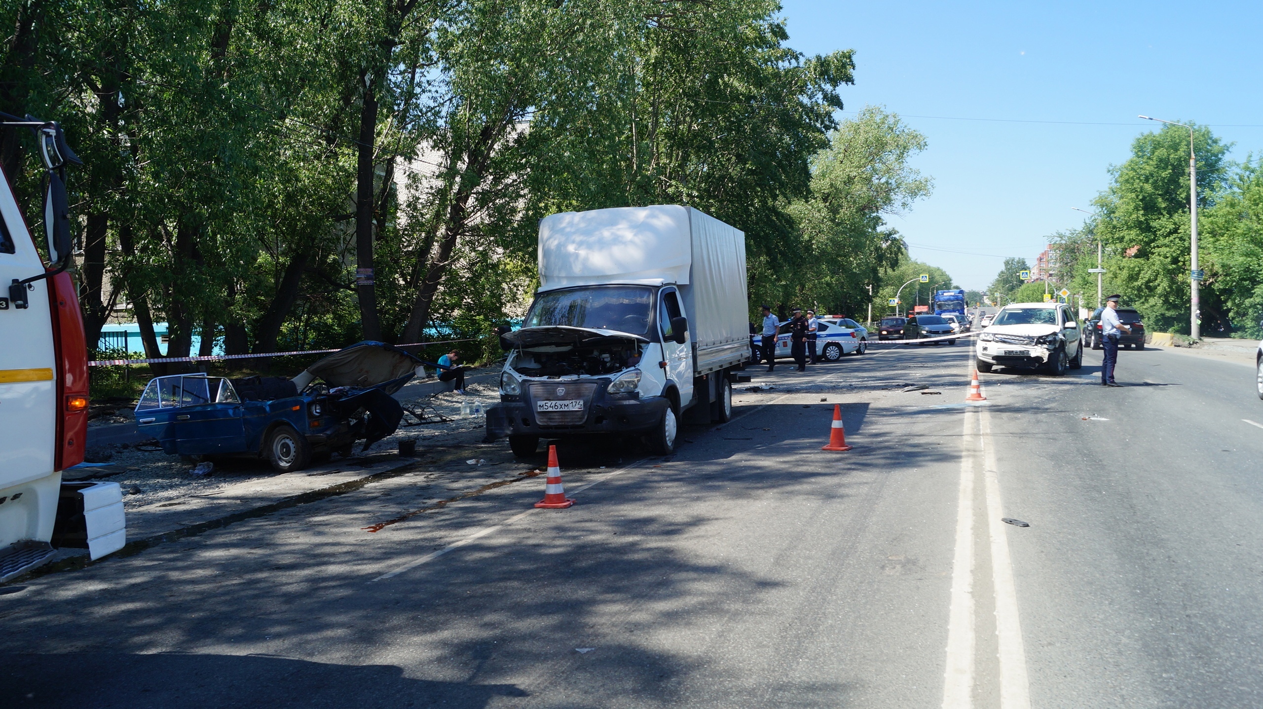 В ДТП с участием четырех автомобилей на Куйбышева в Челябинске погибли два  человека - KP.RU