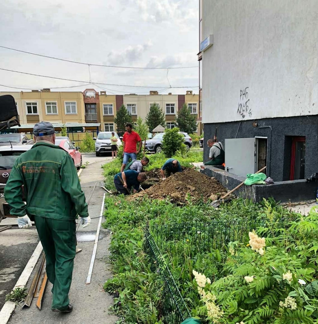 В поселке Залесье, где из-за удара молнии сгорел многоквартирный дом,  начали устанавливать громоотводы - KP.RU